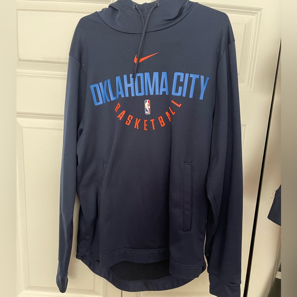 Men’s Small Oklahoma City Thunder Nike Hoodie, officially licensed.